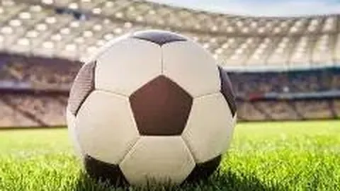 胡梅尔斯11分钟染红，罗马以十人应战遭毕尔巴鄂逆转